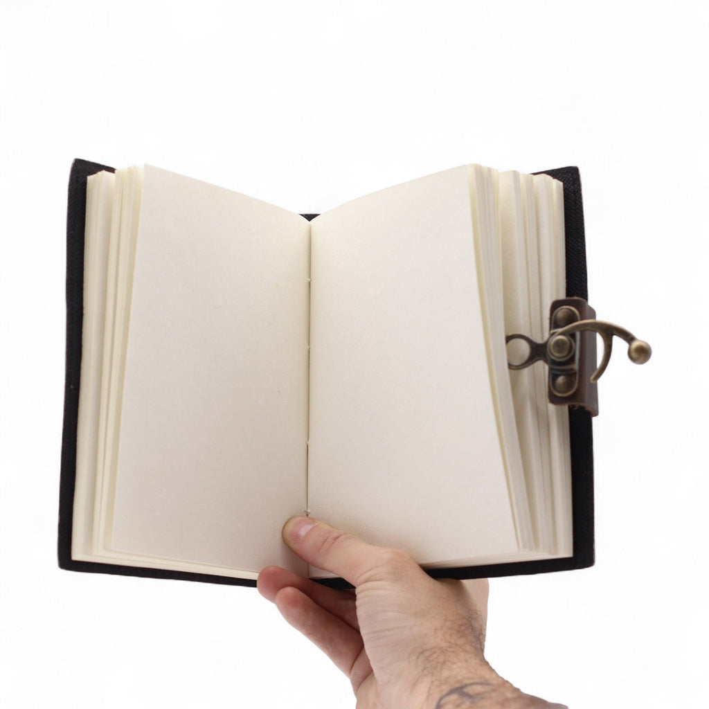 Leather Printed Journal – Never Give Up On Your Dreams